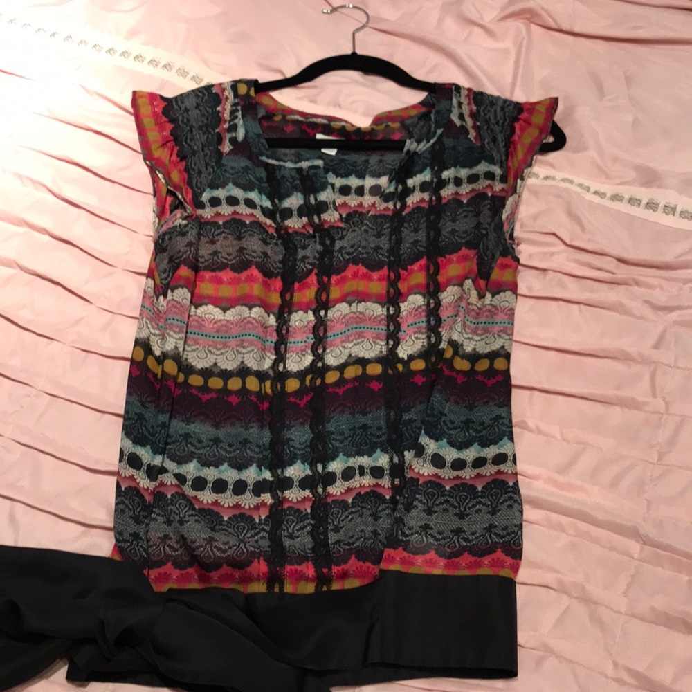 Multi color to with tie at bottom